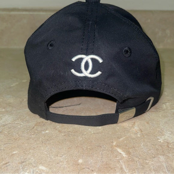 CHANEL Black Cap with White Detailing Made in Italy - Picture 2 of 4